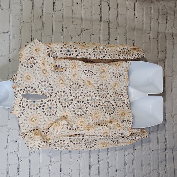 Ruffle shoulder boho top - Picture 6 of 8